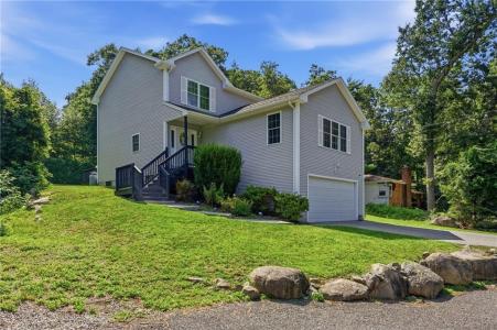 106 Bishop Hill Road, Johnston, Rhode Island 02919, USA