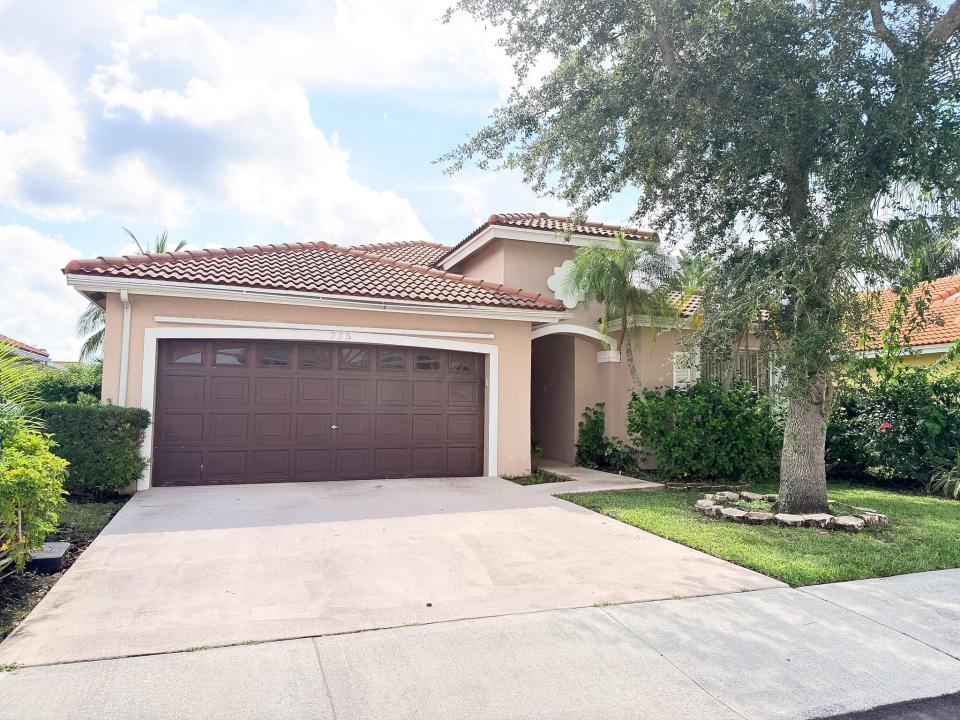 775 NW 165th Avenue, Pembroke Pines, Florida 33028