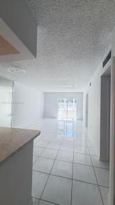 120 Royal Palm Rd 111, Hialeah Gardens, Florida 33016, USA