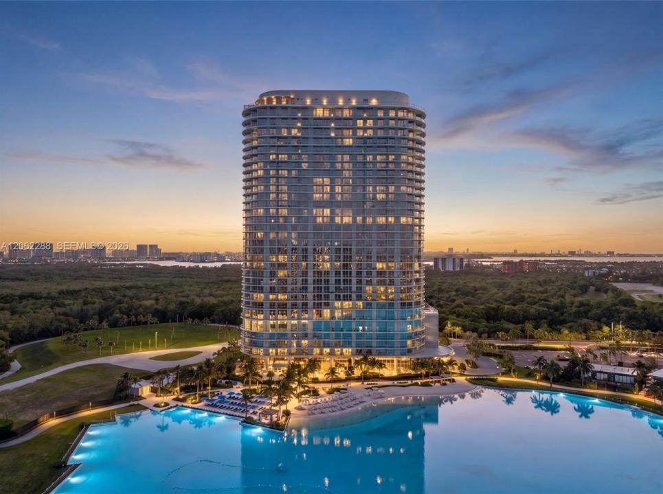 2411 Laguna Circle 2011, North Miami, Florida 33181, Stati Uniti