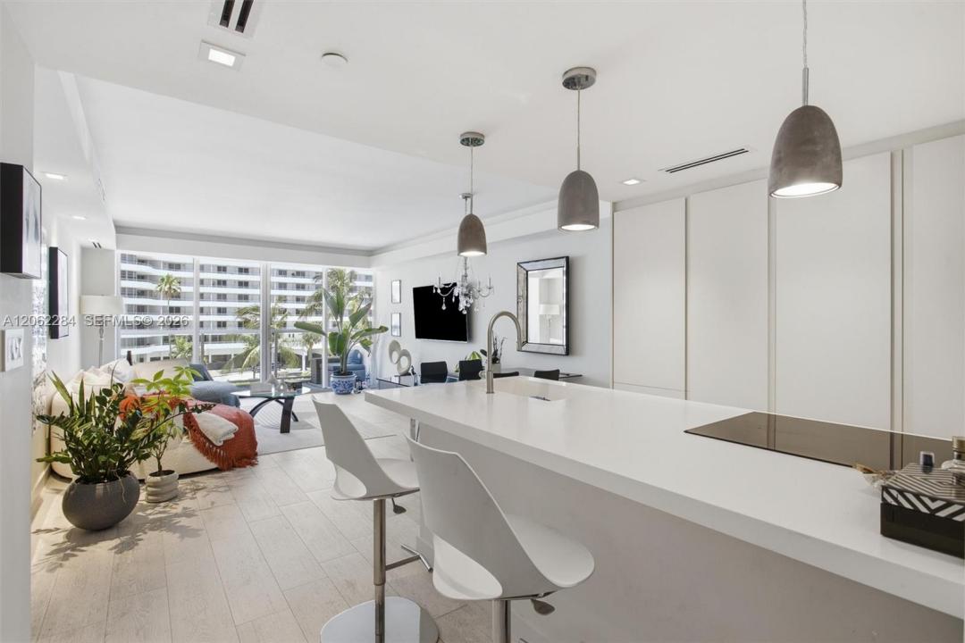 5600 Collins Ave 5A, Miami Beach, Floryda 33140, USA
