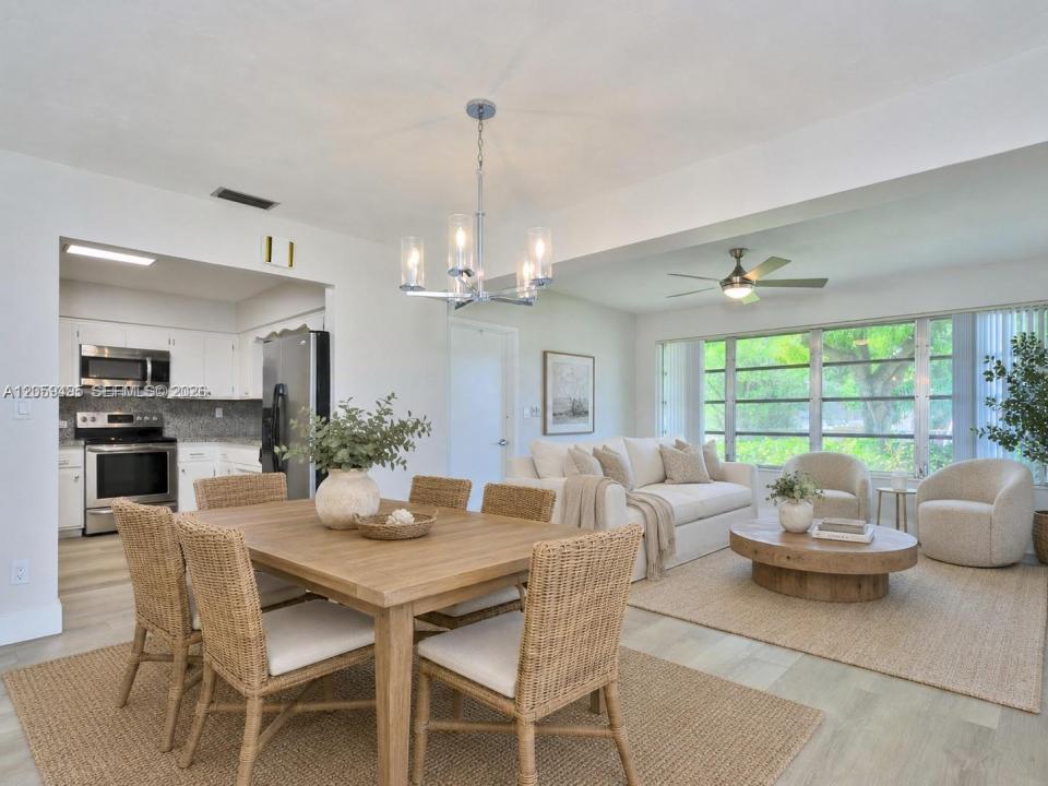 8691 NW 16th St, Pembroke Pines, Florida 33024, Stati Uniti