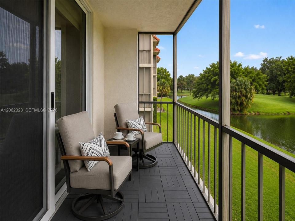 800 S Hollybrook Dr 205, Pembroke Pines, Floride 33025, États-Unis