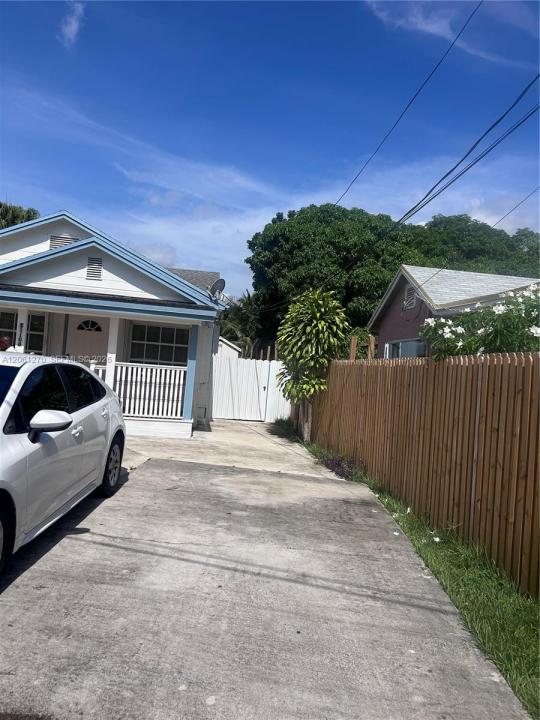 11108 Peachtree Dr 0, Miami, Floryda 33161, USA