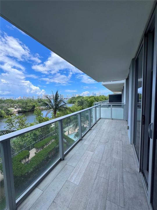 16385 Biscayne Blvd 305, North Miami Beach, Florida 33160, USA