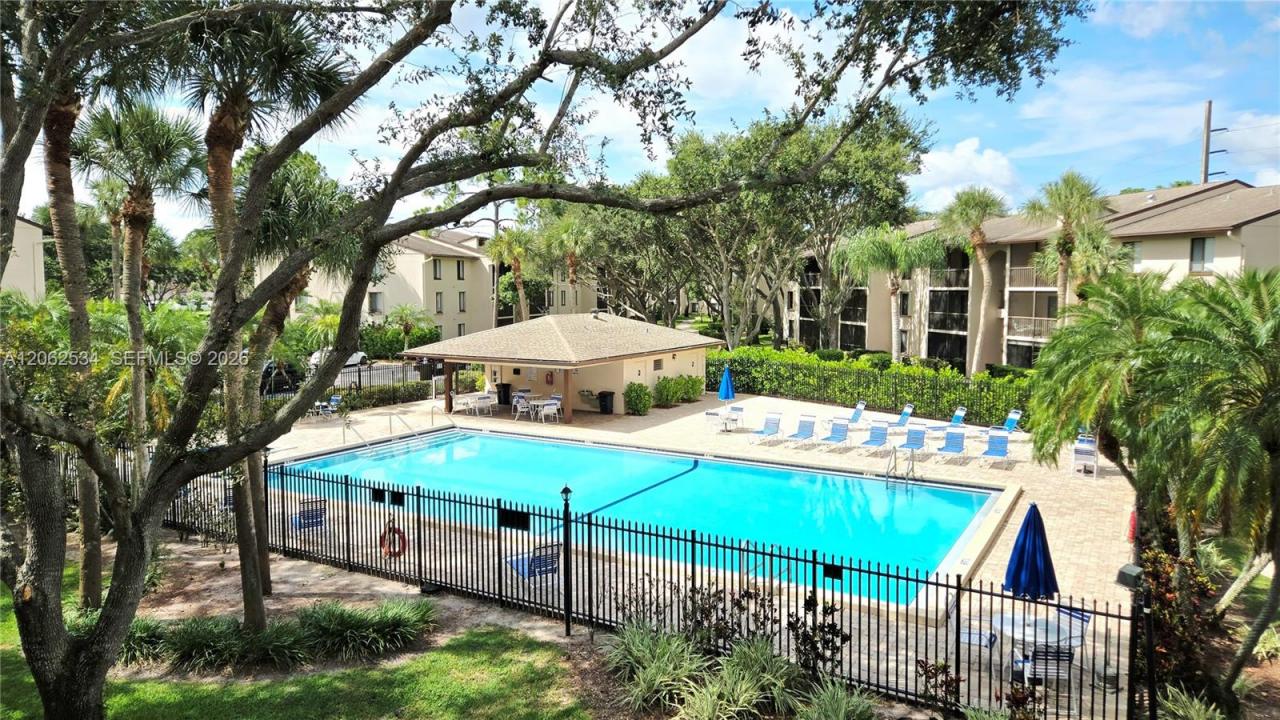 202 Foxtail Dr G2, Green Acres, Florida 33415, USA
