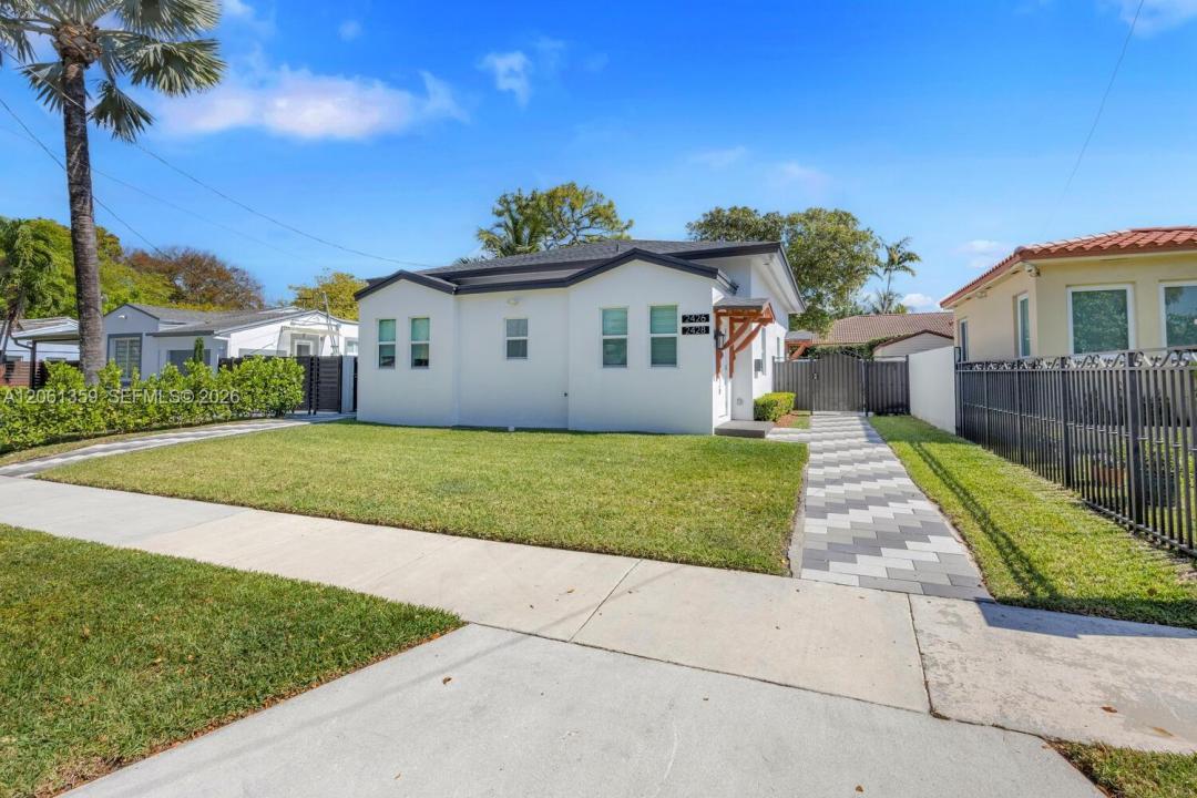 2426 SW 25th St 2426, Miami, Florida 33133, Stati Uniti