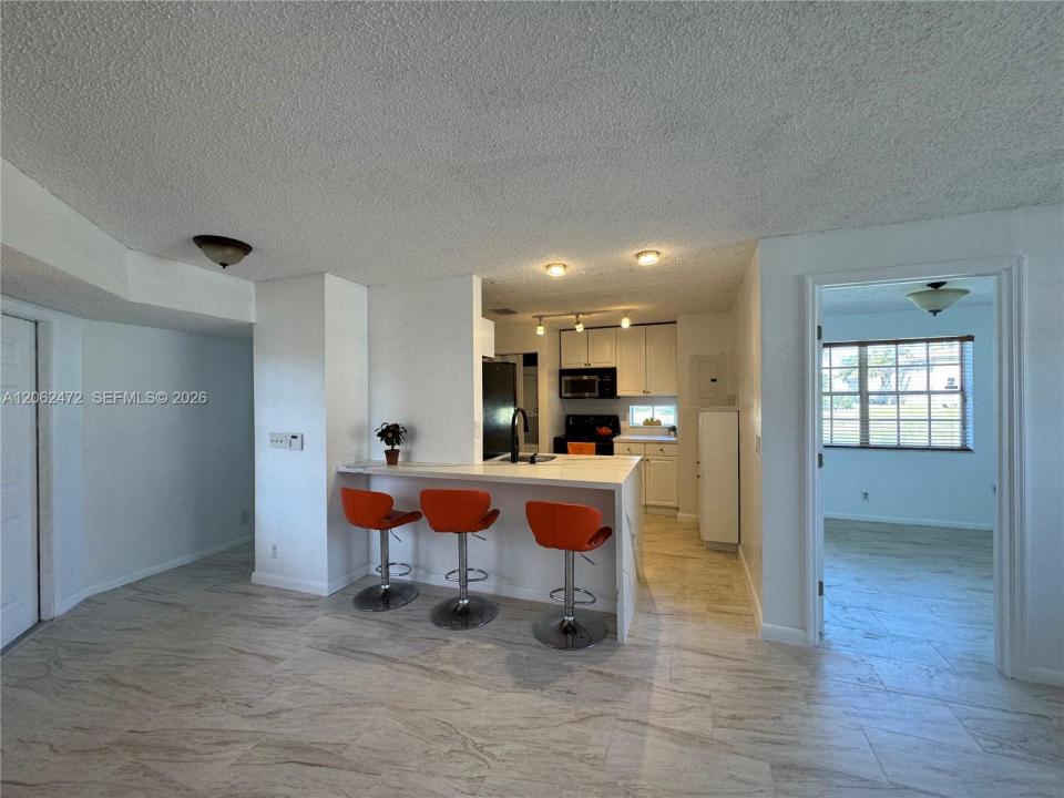 8630 SW 3rd St 101, Pembroke Pines, Florida 33025, USA