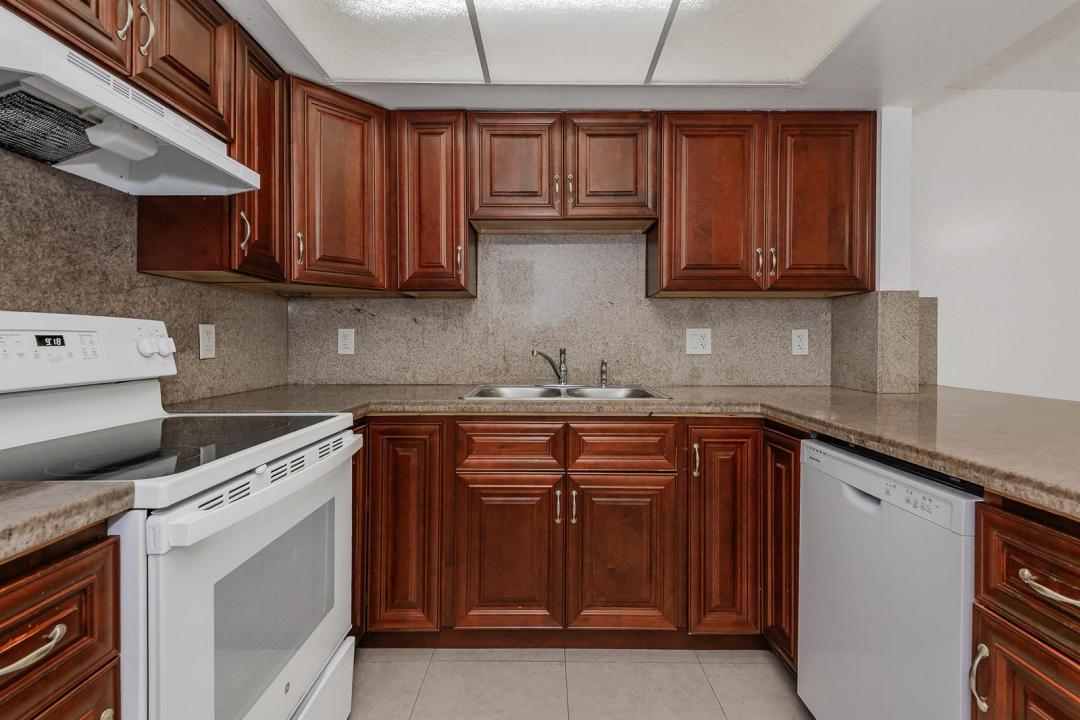 8830 W SAMPLE Road 3, Coral Springs, פלורידה 33065, ארצות הברית של אמריקה