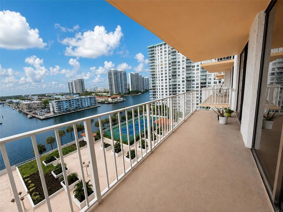 290 174th St 1005, Sunny Isles Beach, Florida 33160, Stati Uniti