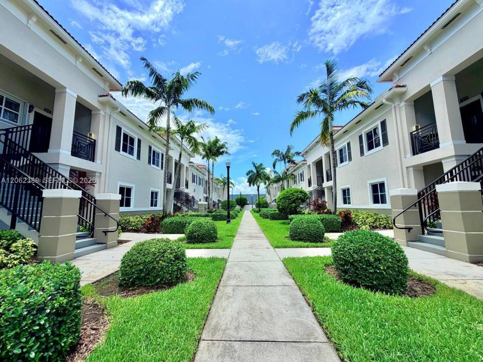 3417 W 80th St 108, Hialeah, Florida 33018, USA