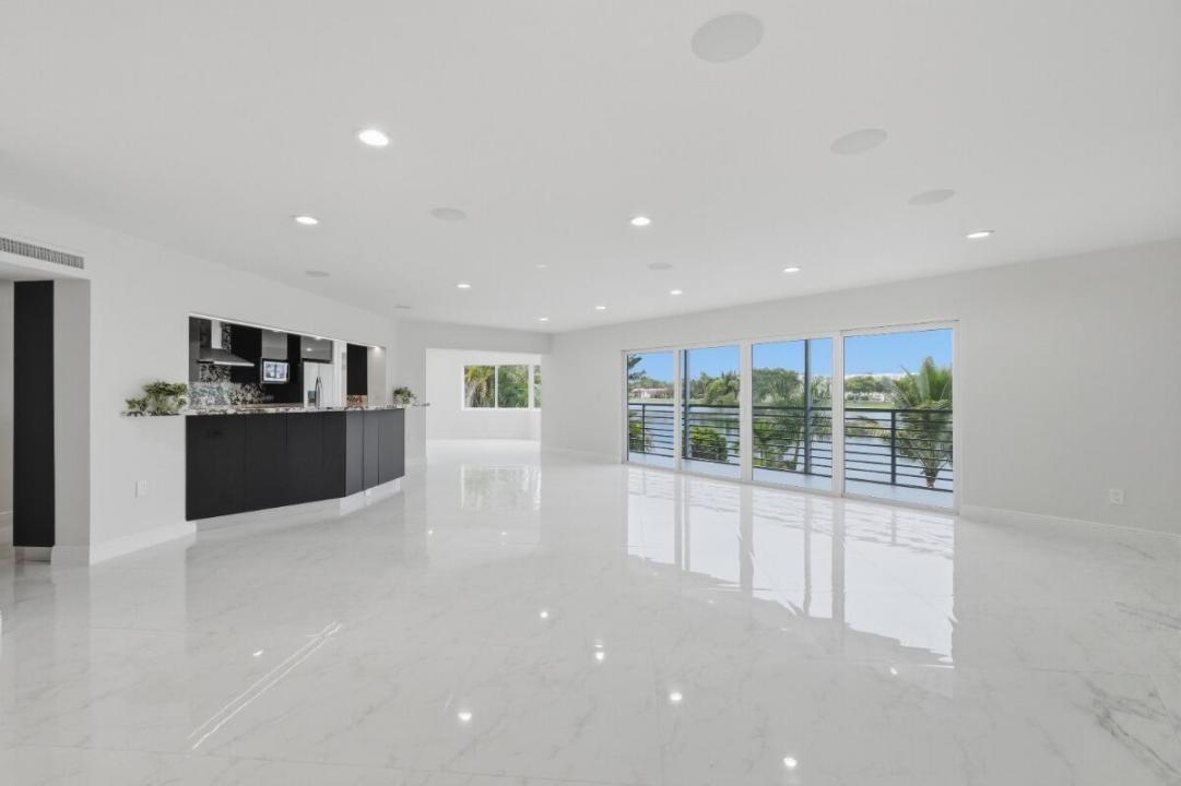877 NE 195TH Street 222, Miami, Floride 33179, États-Unis