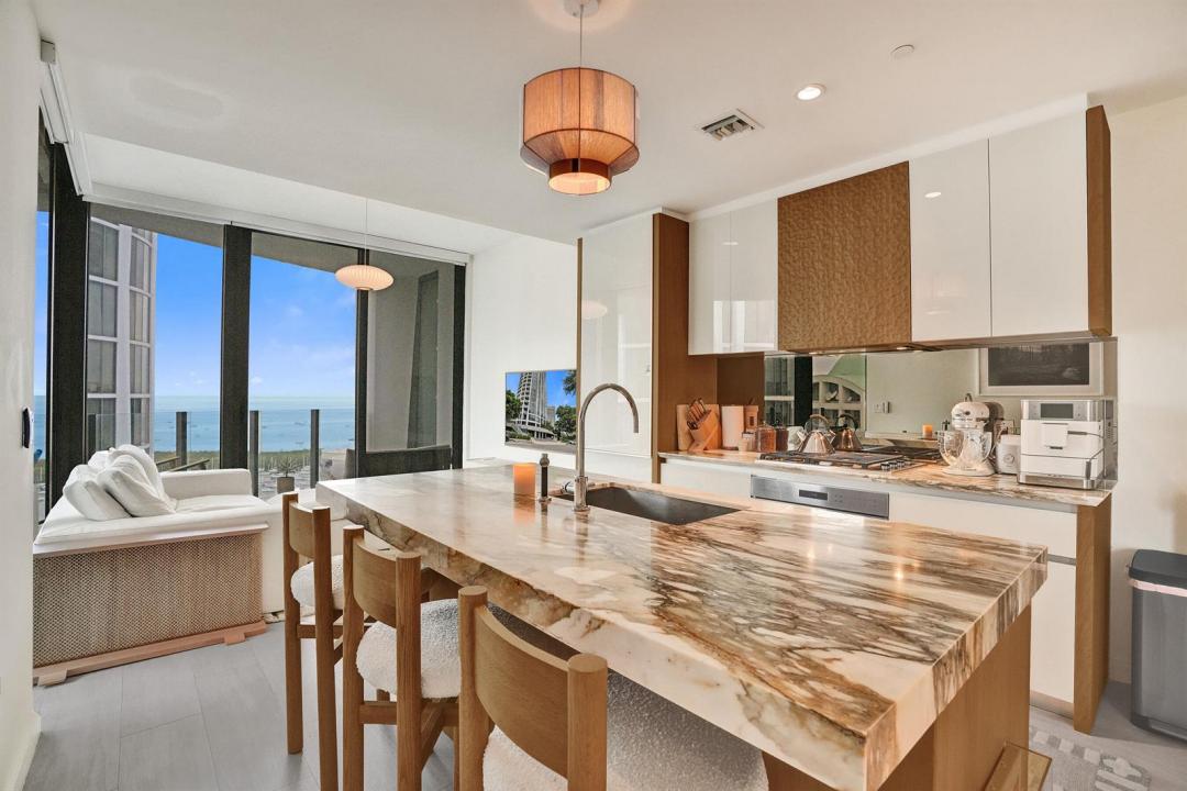 2831 S Bayshore Drive 2204, Miami, Florida 33133, USA