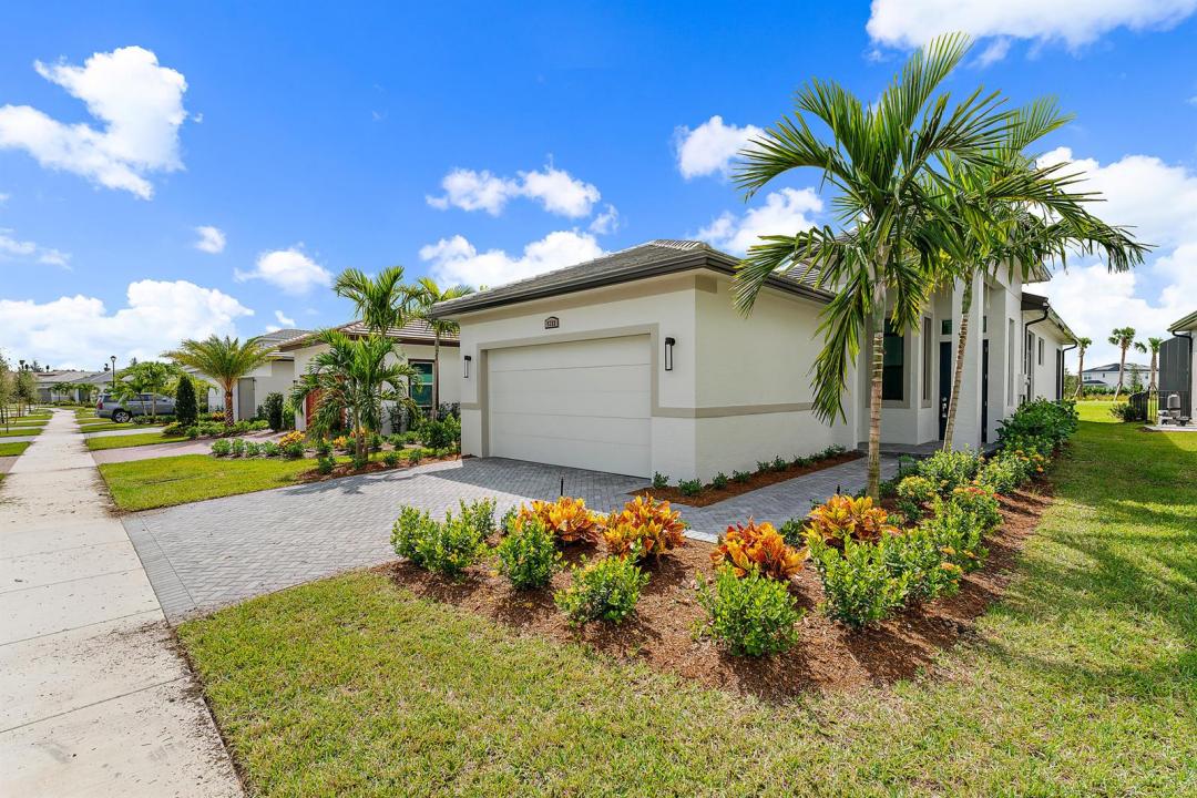 9333 SW Pepoli Way, Port St. Lucie, Floride 34987, États-Unis