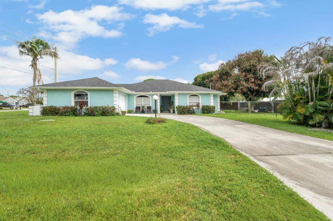2961 SE LANDER Avenue, Port St. Lucie, Florida 34952, USA