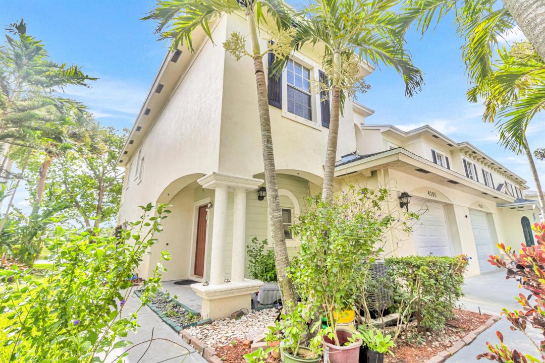 4205 EMERALD Vista, Lake Worth, Florida 33461, USA