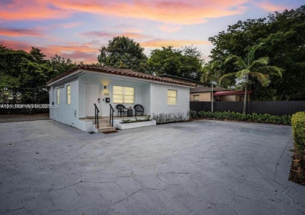 1021 NW 37th Ave, Miami, Flórida 33125, Estados Unidos