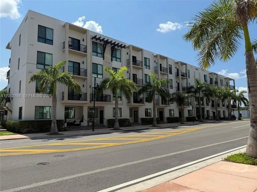 8167 NW 41st St E-409, Doral, Floryda 33166, USA
