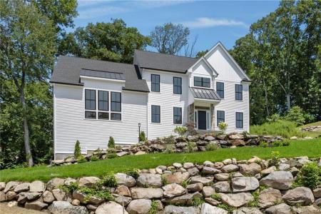 15 Tuscan Court, Cumberland, Rhode Island 02864, USA