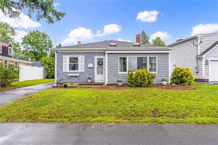 26 Bowden Avenue, Barrington, Rhode Island 02806, USA