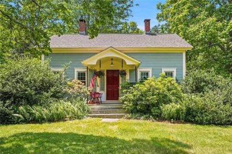 362 Abbott Run Valley Road, Cumberland, Rhode Island 02864, USA