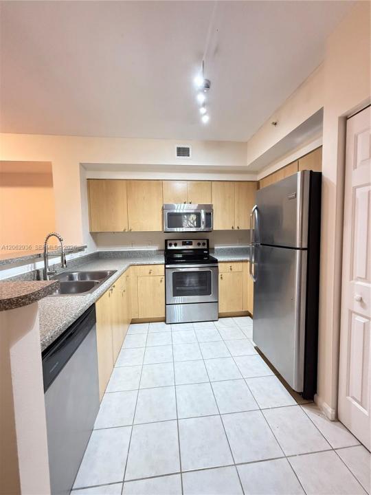 7940 N Nob Hill Rd 204, Tamarac, Floride 33321, États-Unis