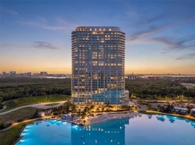2411 Laguna Circle 2011, North Miami, Florida 33181, USA