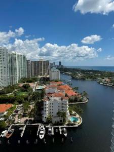 19707 Turnberry Way 24B, Aventura, Florida 33180, USA