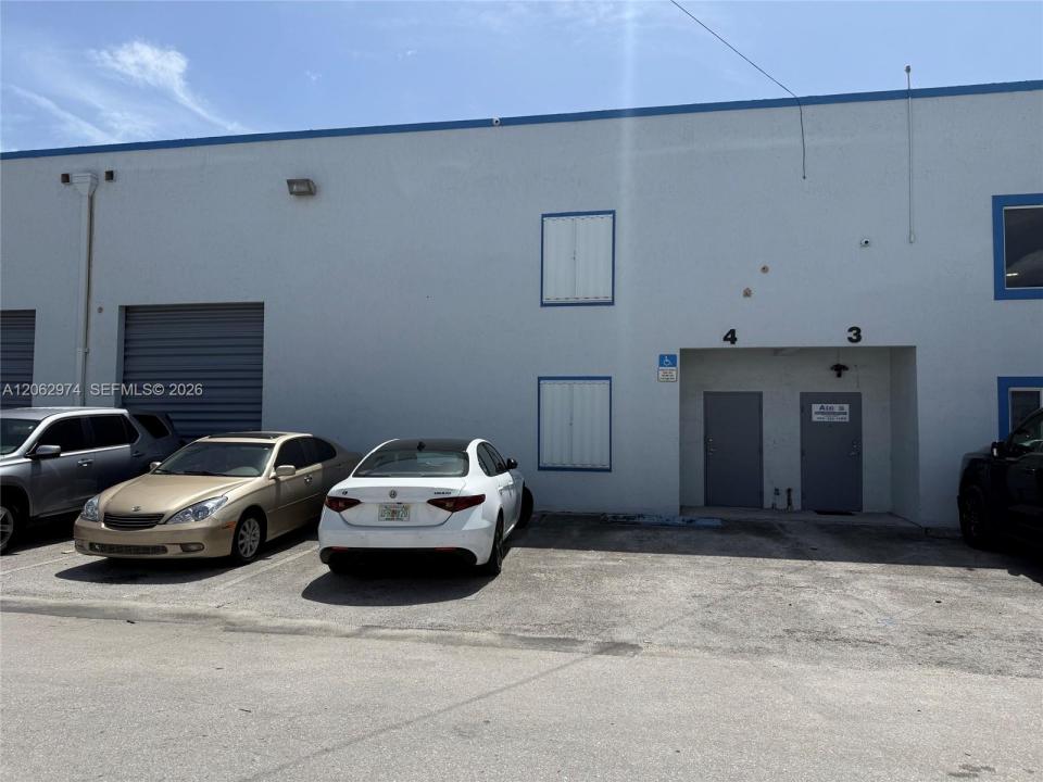 2205 W 80th St F-4, Hialeah, Florida 33016, USA