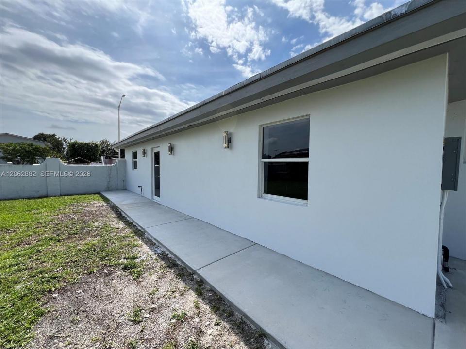 705 E 20th St, Hialeah, Floryda 33013, USA