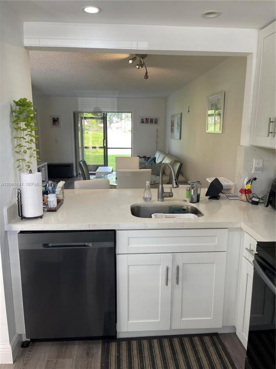 10434 Sunrise Lakes Blvd 107, Sunrise, Floride 33322, États-Unis
