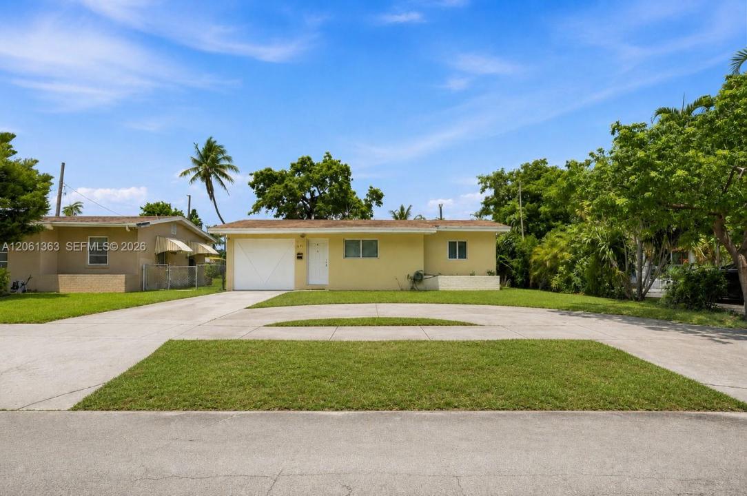2439 Mayo St, Hollywood, Florida 33020, USA