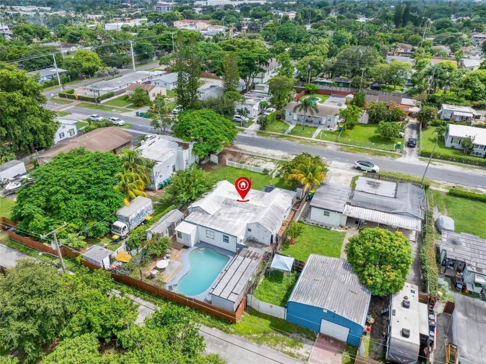 230 SW 14th Street, Dania Beach, Florida 33004, USA