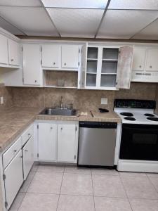 1010 COUNTRY CLUB Drive 108, Margate, Flórida 33063, Estados Unidos