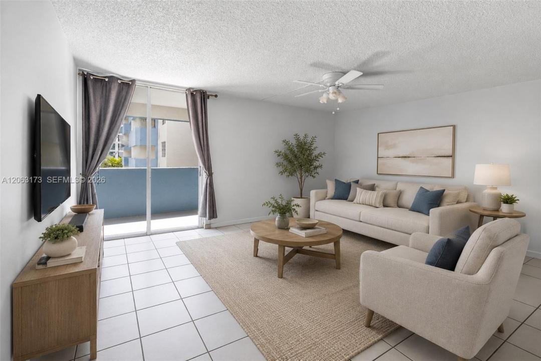 5050 NW 7th St 211, Miami, Florida 33126, Stati Uniti
