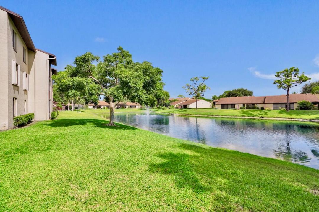 608 Sea Pine Way E2, Florida 33415, Amerika Birleşik Devletleri