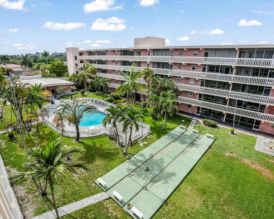 180 NE 12th Avenue 15E, Hallandale Beach, Florida 33009, USA