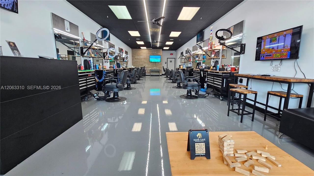 Well Established Barber Shop in West Kendall, Kendall, Floride 33196, États-Unis