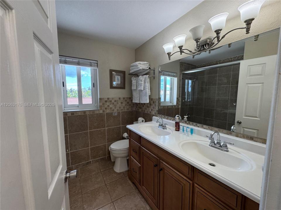 1660 NE 25th Ave, Pompano Beach, Florida 33062, USA