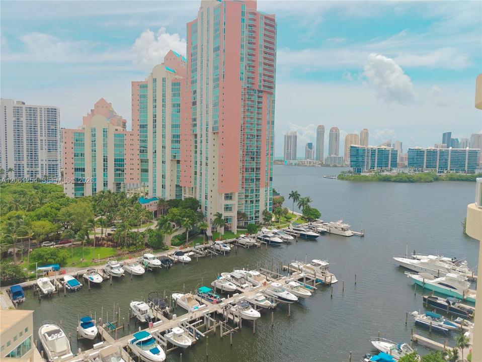 3340 NE 190th St 1304, Aventura, Florida 33180, USA