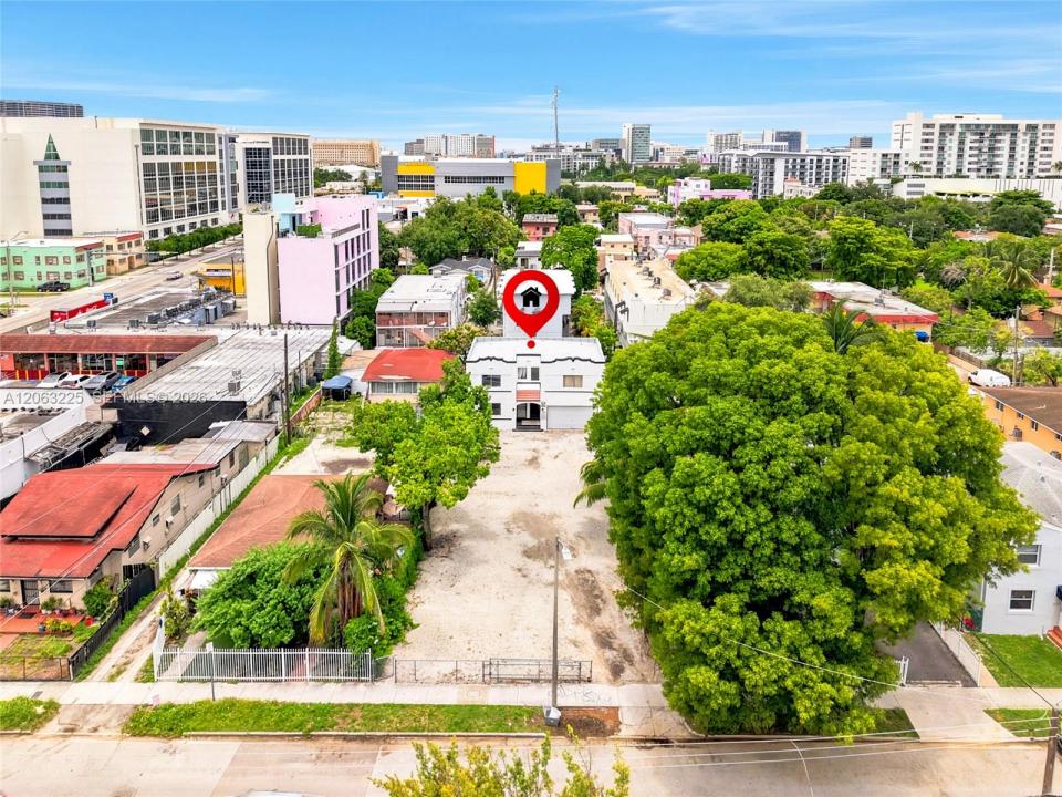 1145 NW 4th St APT 1, Miami, Florida 33128, USA
