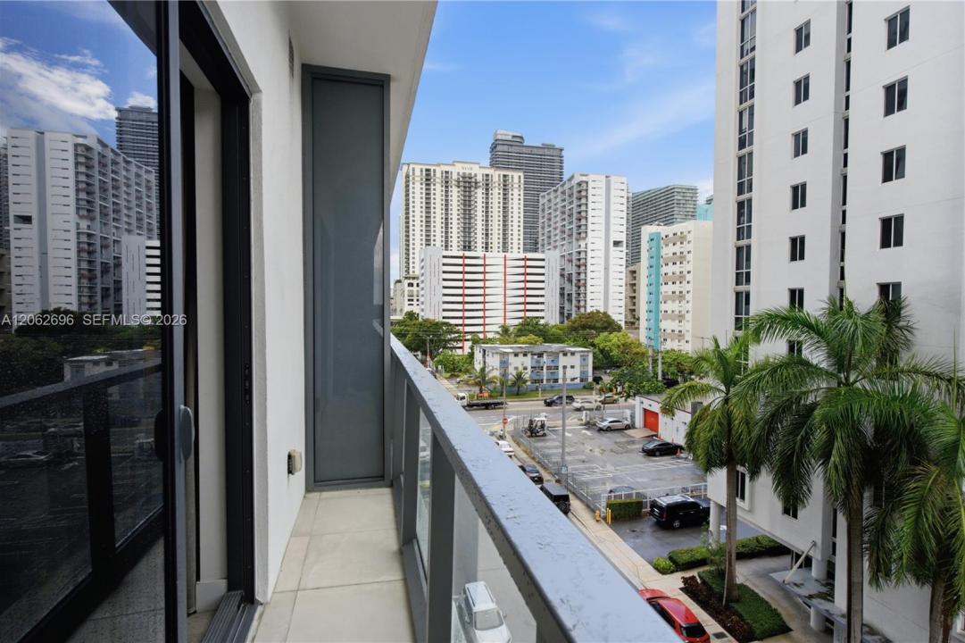 229 SW 9th St 405, Miami, Florida 33130, USA