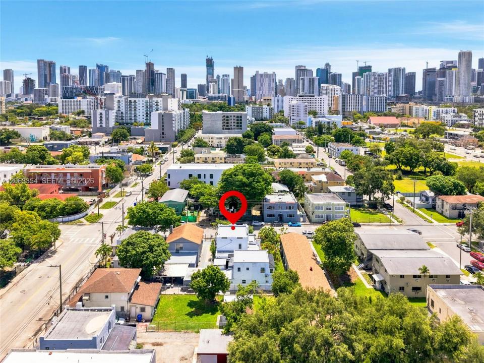 128 NW 9th Ave 4, Miami, Floryda 33128, USA