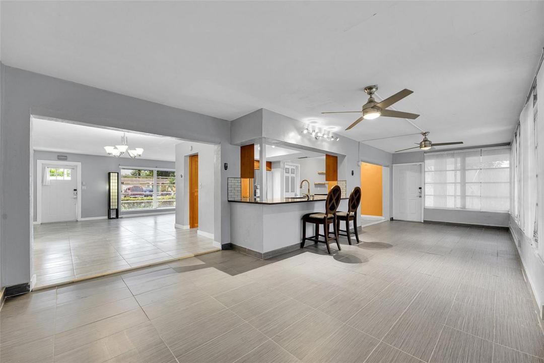 6501 NW 24th Court, Sunrise, Florida 33313, USA