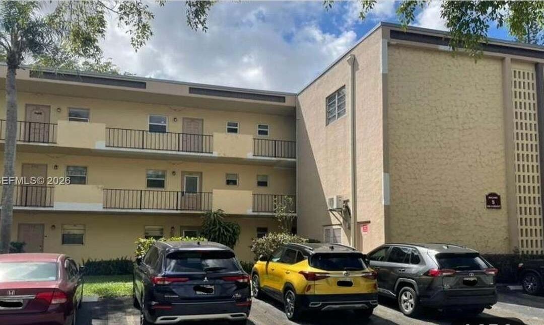 100 ASHBURY Road 206, Hollywood, Florida 33024, USA