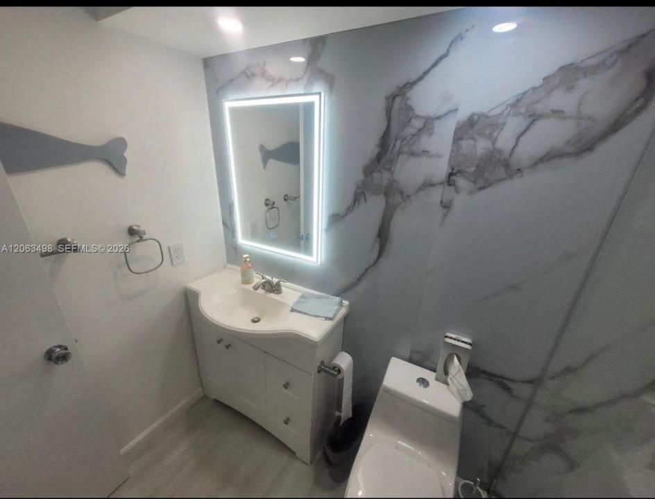 300 Golden Isles Dr 217, Hallandale Beach, Floride 33009, États-Unis