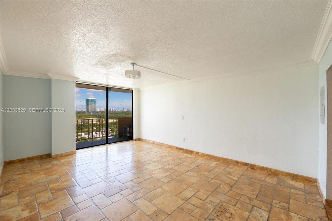 2350 NE 135th St 1503, North Miami, Floride 33181, États-Unis
