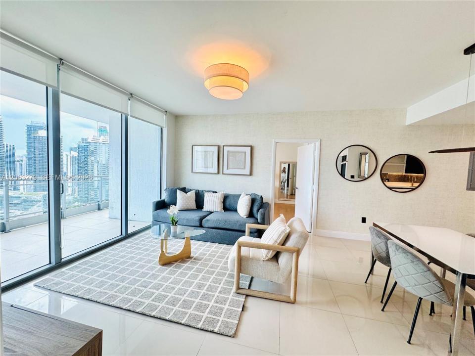 90 SW 3rd St 3902, Miami, Floryda 33130, USA