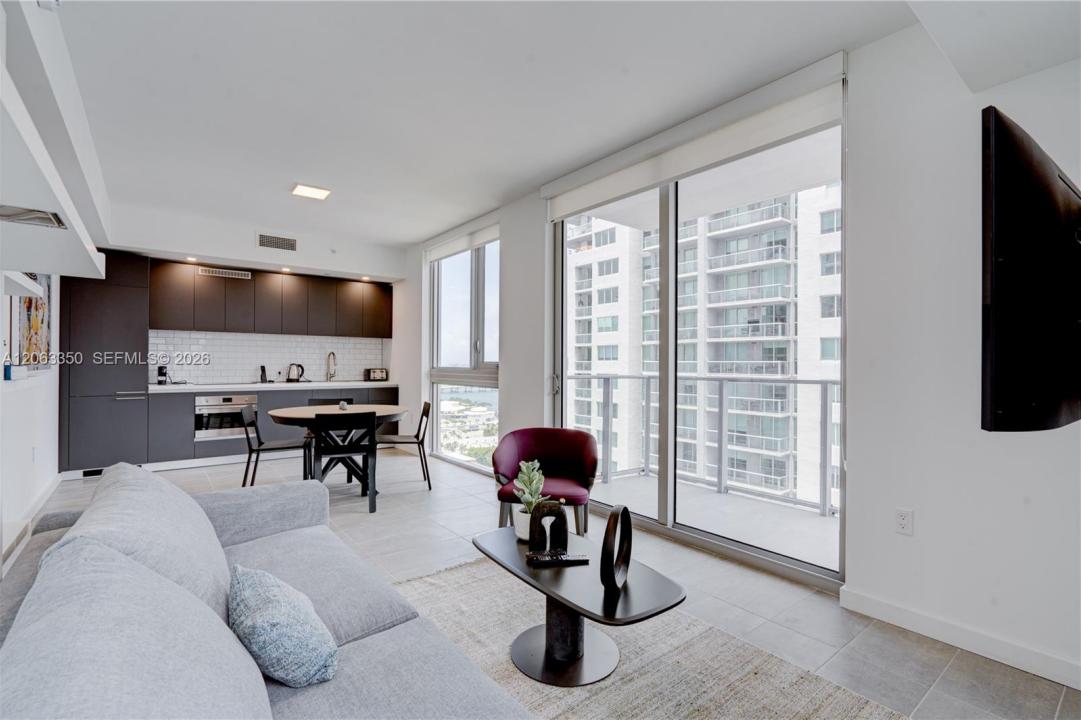 227 NE 2nd St 2500, Miami, Floryda 33132, USA