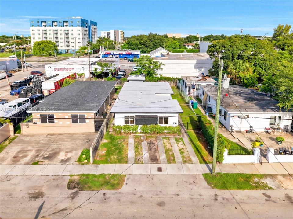 6920 NW 6th Ct 2, Miami, Florida 33150, USA